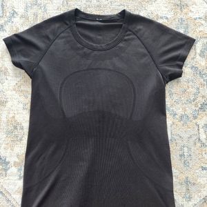 Lululemon swiftly short sleeve Tee size 10 black